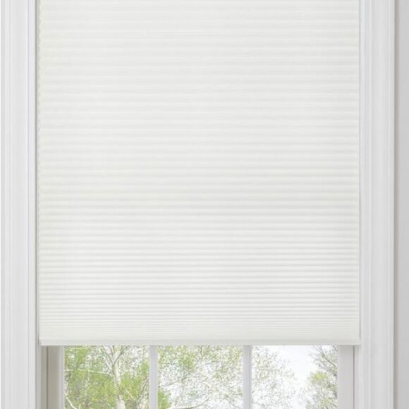 New with hardware Simply cordless cellular shade 23.5” wide 34” long - Picture 1 of 6
